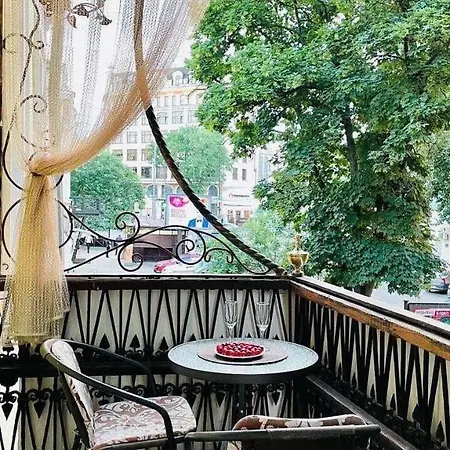 с балконом в центре города Appartement Odessa