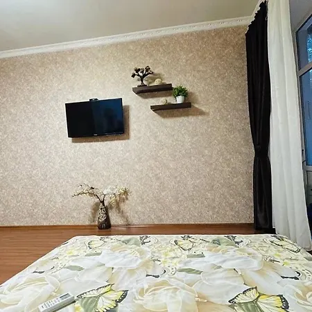 с балконом в центре города Odessa