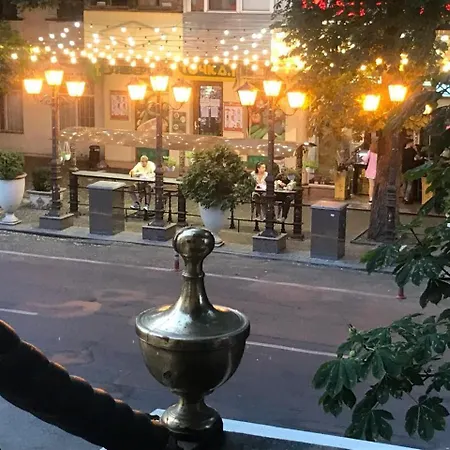 с балконом в центре города * Odessa