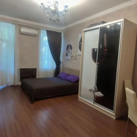 с балконом в центре города Appartement Odessa