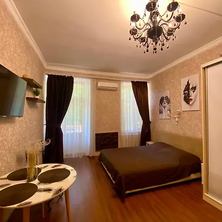 с балконом в центре города Appartement *