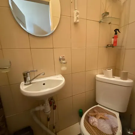 с балконом в центре города