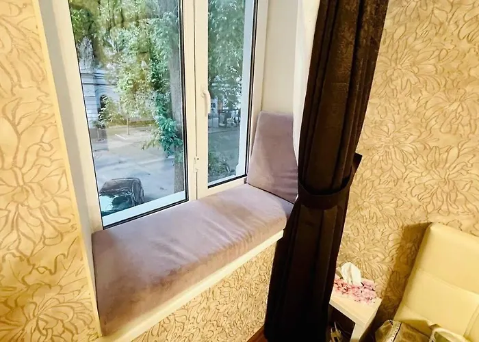 с балконом в центре города * Odesa