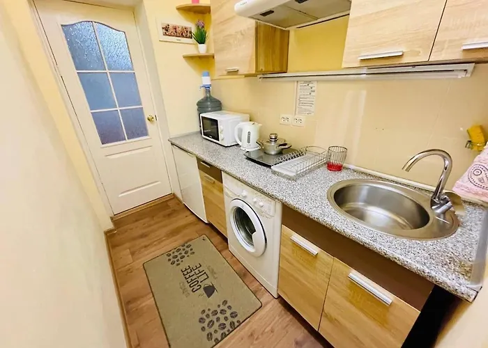 с балконом в центре города דירה *