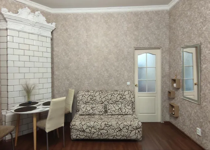 с балконом в центре города