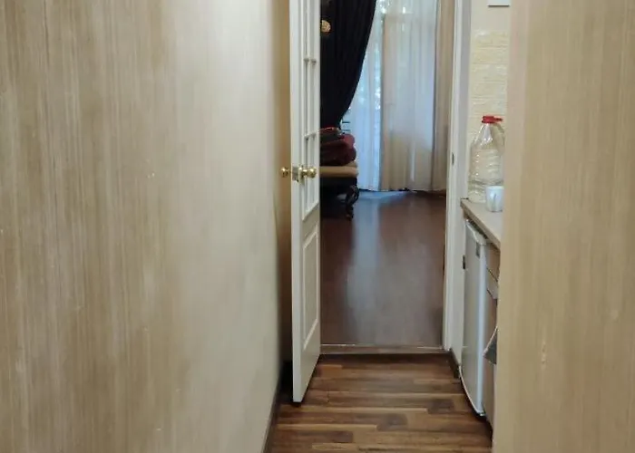 с балконом в центре города Apartment