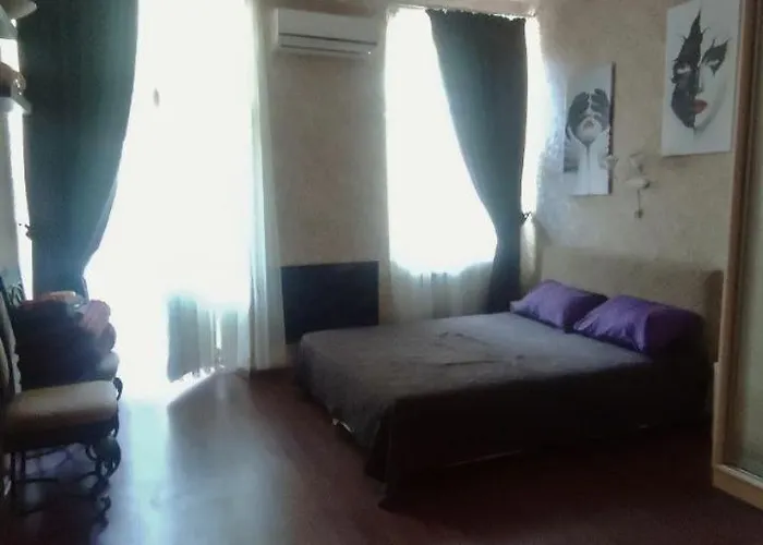 с балконом в центре города Odesa