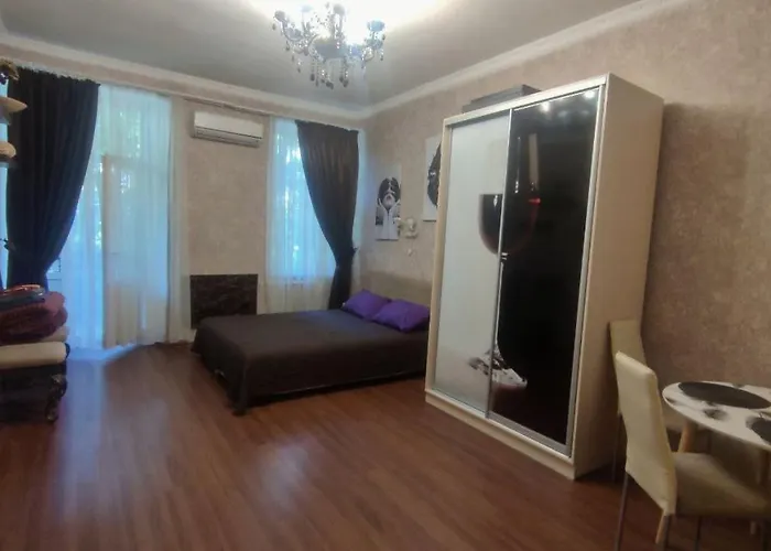 с балконом в центре города Apartment Odesa