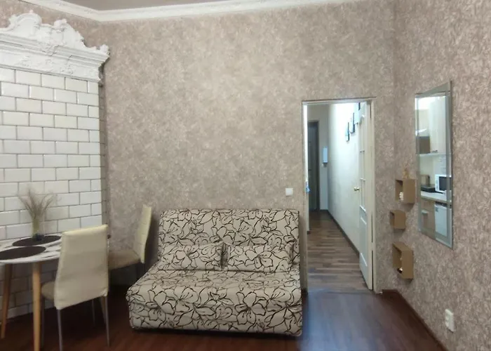 с балконом в центре города *